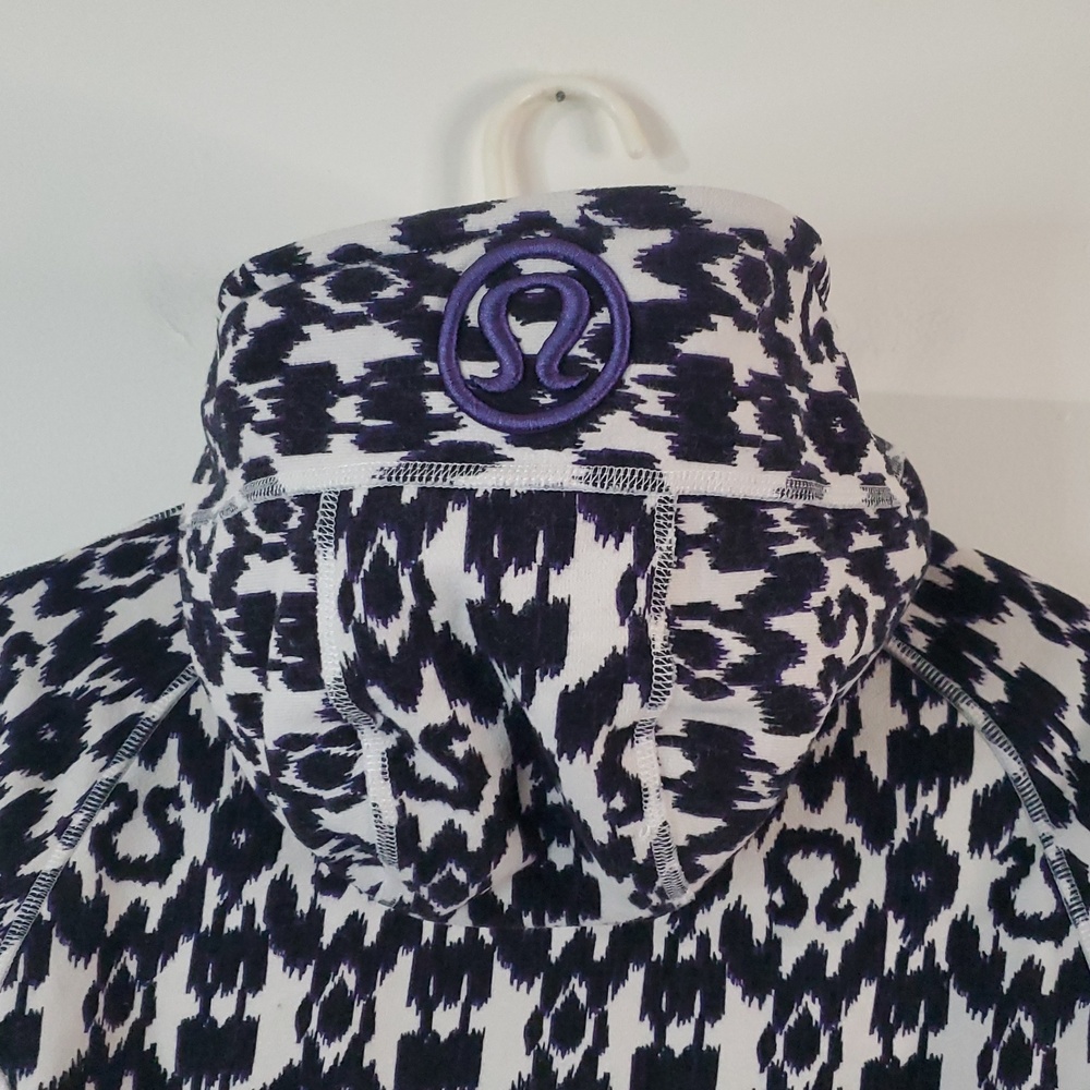 RARE Lululemon All-Over Logo IKAT Print Scuba Hoodie Jacket Size 12 Black Ivory - Picture 8 of 15